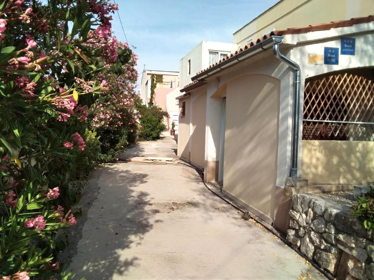 Jakobina Apartment *