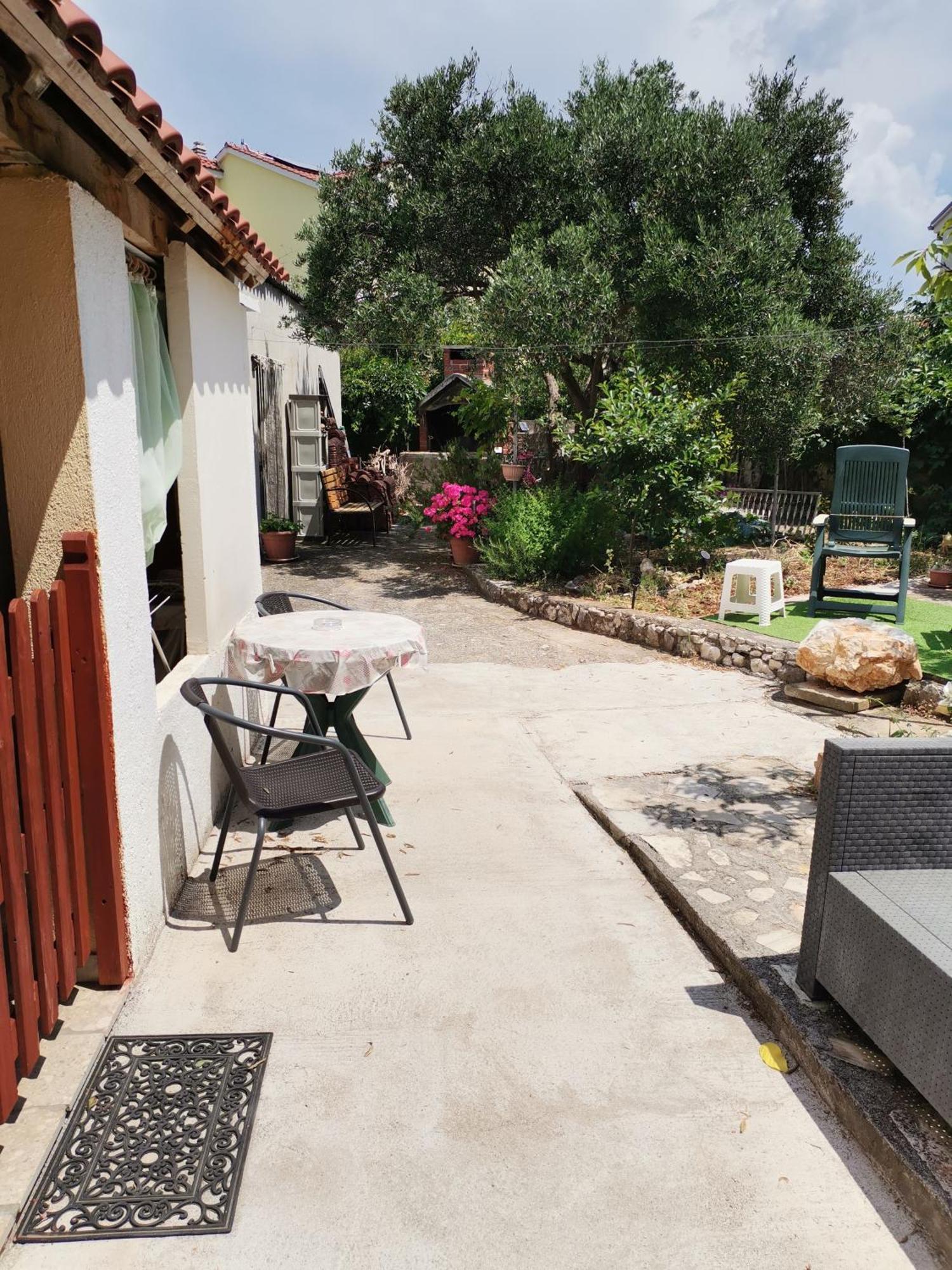 Jakobina Apartment *